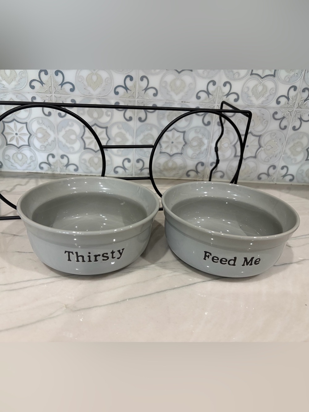 Signature Housewares ‘Feed Me' and 'Thirsty' Set of 2 Pet / Dog bowls w Stand